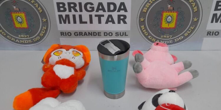 Flagrante: menor de 14 anos é detido furtando em máquina de pegar urso em Antonio Prado