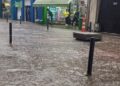 Chuva de granizo provoca alagamentos e transtornos em Porto Alegre