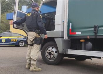 PRF resgata caminhoneiro após mau súbito na BR-285 em Vacaria
