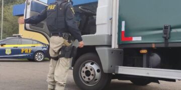 PRF resgata caminhoneiro após mau súbito na BR-285 em Vacaria