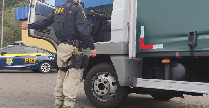 PRF resgata caminhoneiro após mau súbito na BR-285 em Vacaria