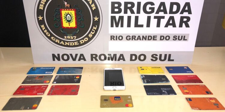 Homem é Preso com 15 Cartões de Crédito Furtados  no Centro de Nova Roma do Sul