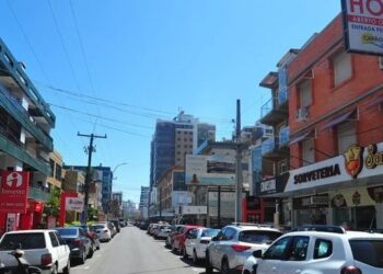 Comerciantes de Capão da Canoa Cobram Solução para Falta de Estacionamento no Centro