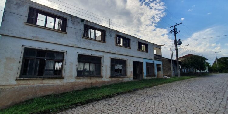 Depois de mais de 30 anos desativado, prédio histórico de Nova Treviso será restaurado