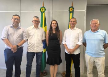 Vereadora Vanessa vai a Porto Alegre e pede ao  Deputado Federal Carlos Gomes Uma Retroescavadeira  Para Nova Roma Do Sul