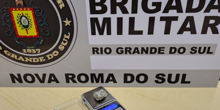 Brigada Militar apreende droga com homem na área central de Nova Roma do Sul