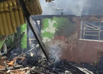 Tio e sobrinha de 7 anos morrem em incêndio após ficarem presos em casa, em Três Passos