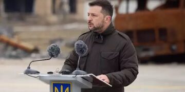 Após 3 anos de conflito, Zelensky propõe troca de territórios entre Ucrânia e Rússia para encerrar guerra