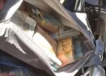 MOTOCICLISTA ENCONTRA MALOTE COM QUASE R$ 40 MIL E DEVOLVE AO DONO NO PARANÁ