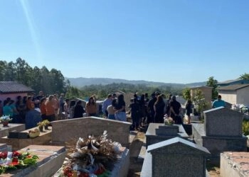 Menino atirado de ponte pelo pai é sepultado em Nova Hartz