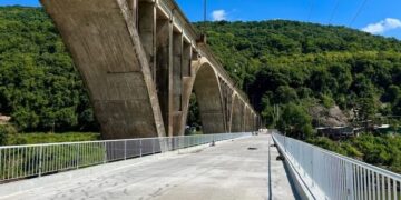 Após ser destruída por enchente, Ponte Brochado da Rocha é reaberta para veículos em Muçum nesta quarta-feira
