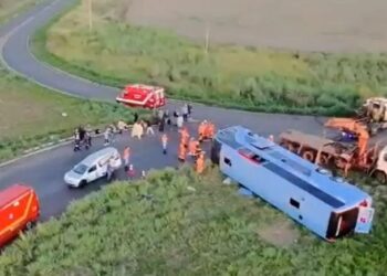 Acidente com ônibus deixa dez mortos e 16 feridos em Minas Gerais