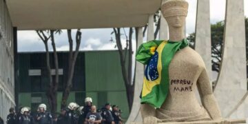 Supremo julgará no dia 25 deste mês a cabeleireira que pichou a estátua em frente à Corte nos atos de 8 de janeiro de 2023