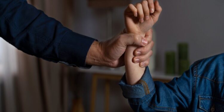 Avô é preso acusado de abusar de neto de quatro anos em Santa Catarina