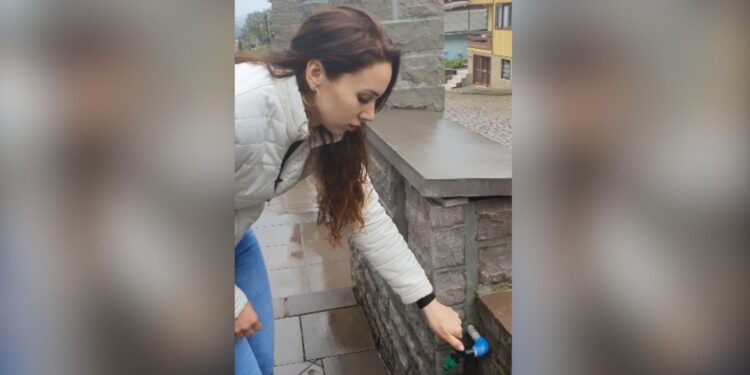 Vereadora Vanessa denuncia falta constante de água em ruas de Nova Roma do Sul e cobra audiência com a Corsan