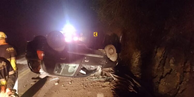 Homem morre em grave capotamento na ERS-122