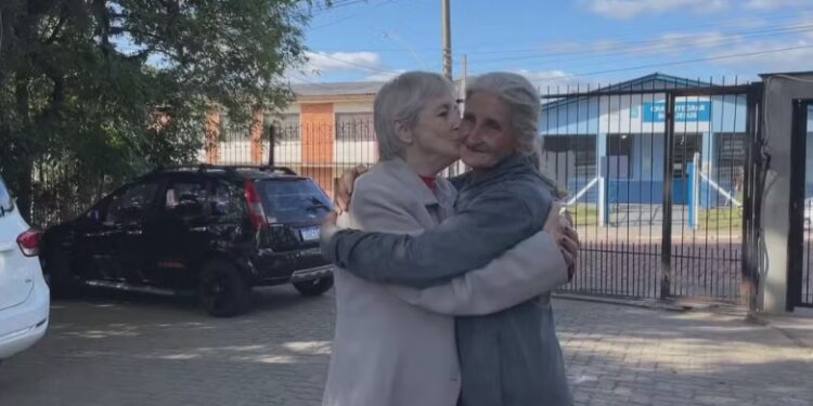 Gêmeas separadas ao nascer se reencontram após quase sete décadas no RS