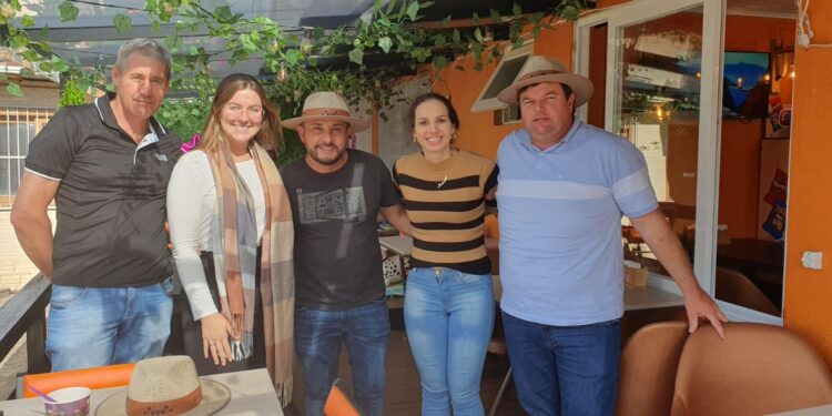 Vereadores de Nova Pádua e Vice-Prefeita Renata Zampieri visitam Nova Roma do Sul para troca de experiências políticas