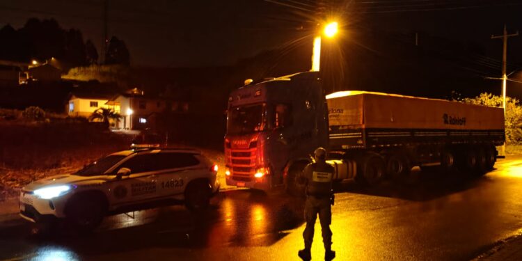 Condutor de Carreta É Preso por Embriaguez ao Volante em Nova Roma do Sul