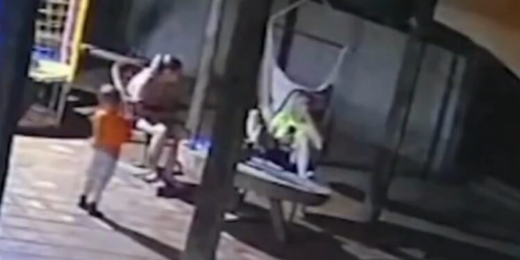 Criança de 2 anos mata acidentalmente a mãe no Mato Grosso do Sul com uma arma