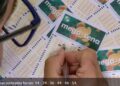 Ninguém acerta as seis dezenas e Mega-Sena acumula em R$ 42 milhões
