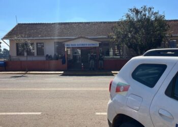 Menor que matou uma criança, feriu outras duas e uma professora não tinha antecedentes