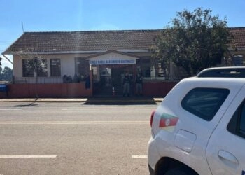 Menor que matou uma criança, feriu outras duas e uma professora não tinha antecedentes