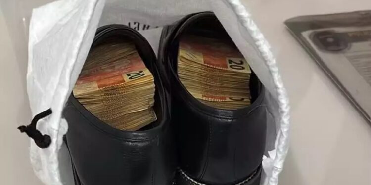 Polícia Federal encontra notas de dinheiro dentro de sapato de primo de líder do Centrão