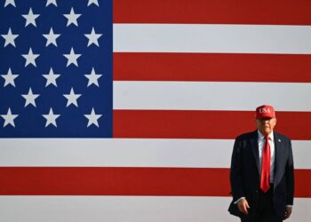 EUA aprovam cobrança extra de R$ 1,4 mil para estrangeiros com visto aprovado