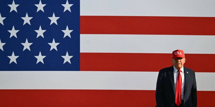 EUA aprovam cobrança extra de R$ 1,4 mil para estrangeiros com visto aprovado