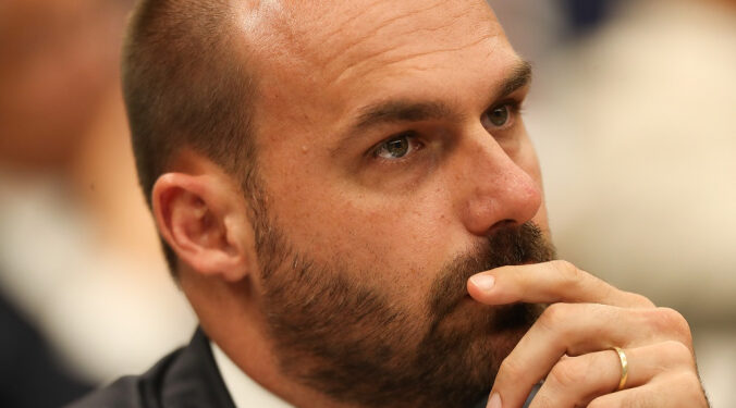 Governo Trump convida Eduardo Bolsonaro para reuniões estratégicas em Washington