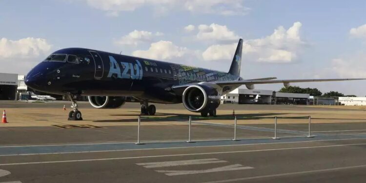 Companhia aérea Azul encerra as suas operações em 14 cidades brasileiras