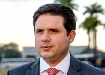 Presidente da Câmara dos Deputados avalia afastamento do mandato de pelo menos três parlamentares por 6 meses devido a motim