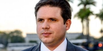 Presidente da Câmara dos Deputados avalia afastamento do mandato de pelo menos três parlamentares por 6 meses devido a motim