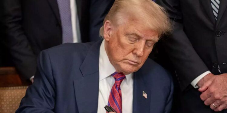 Tarifaço de Donald Trump sobre produtos brasileiros entra em vigor