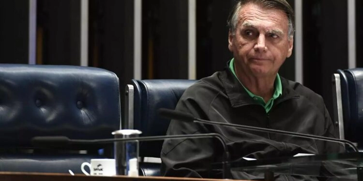 Bolsonaro entra para a lista de dez chefes de Estado no mundo condenados por romper regimes políticos