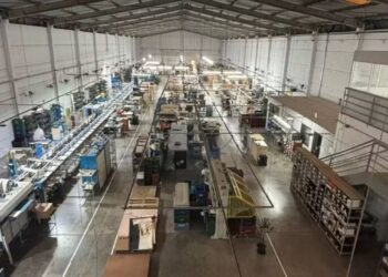 ‘Não caiu a ficha’, diz funcionária que trabalhava há 15 anos em calçadista do RS que anunciou falência após tarifaço dos EUA