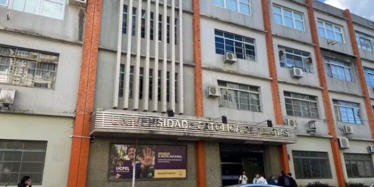 Homem é suspeito de gravar mulheres em banheiro de universidade no RS