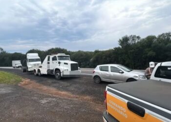 Dupla é presa com caminhão roubado na RSC-453, em Farroupilha