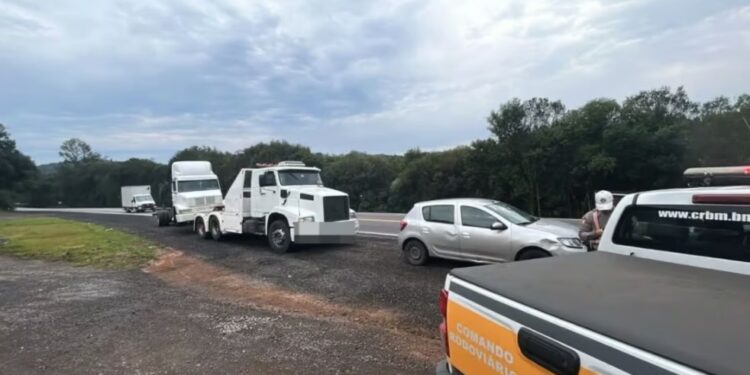 Dupla é presa com caminhão roubado na RSC-453, em Farroupilha