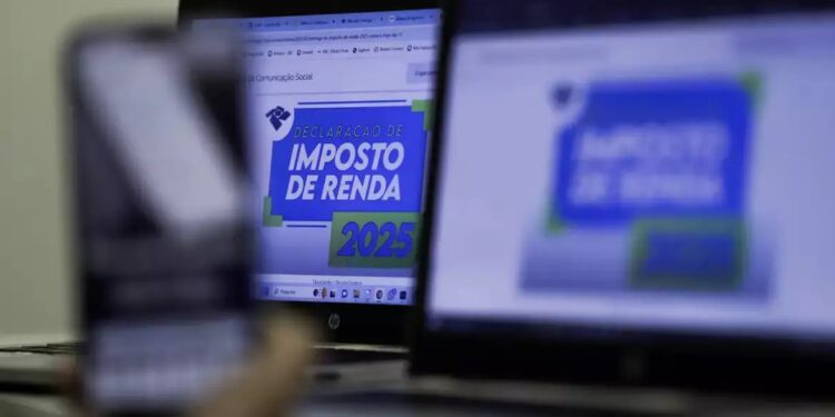 Trabalhadores que recebem salários acima de R$ 6 mil pagam mais Imposto de Renda do que milionários
