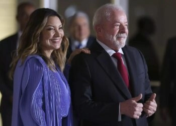 Lula exalta o papel da mulher e diz que levará Janja para encontro com o presidente dos Estados Unidos