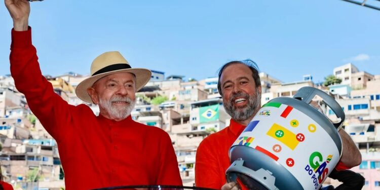 Saiba como vai funcionar o Gás do Povo, programa que vai fornecer botijões a famílias de baixa renda