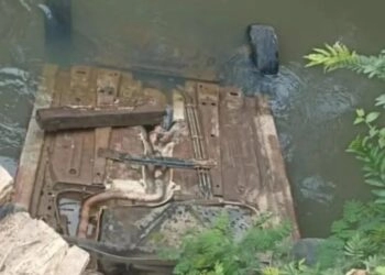 CASAL M0RRE APÓS CARRO CAIR DE UMA PONTE NO INTERIOR DE TAQUARA