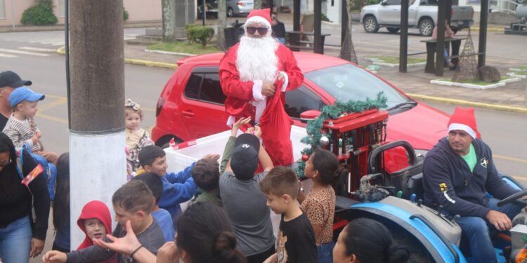 Rádio Nova Roma FM promove Festa de Natal na Praça Central no dia 24 de dezembro