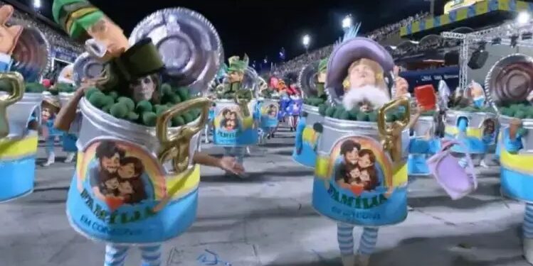 Oposição aciona a justiça por evangélicos em “lata de conserva” durante desfile de Carnaval