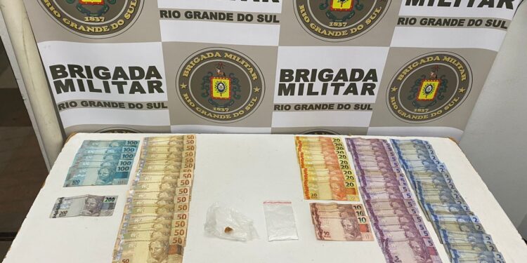 Homem é preso por tráfico de drogas no centro de Nova Roma do Sul