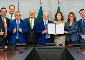 Lula anuncia fim da “taxa das blusinhas” para compras até US$ 50