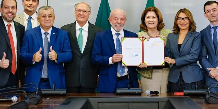 Lula anuncia fim da “taxa das blusinhas” para compras até US$ 50
