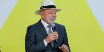 Lula está usando chapéu em público por recomendação médica